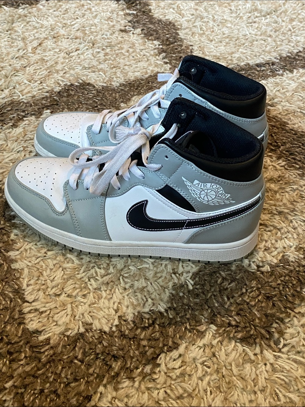 Jordan 1 Mid Light Smoke